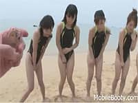 競泳水着女子たちがリモコンバイブを仕込まれ特訓中におもらし！