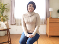 赤井美希 １ｍ爆乳なムッチリ四十路熟女が出演でセーターとジーンズ脱ぎ捨ててSEX！